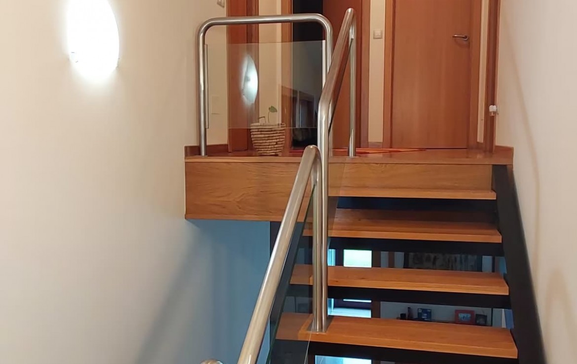 chalet con escaleras funcionales
